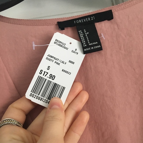 NWT ROMPER - Picture 3 of 4